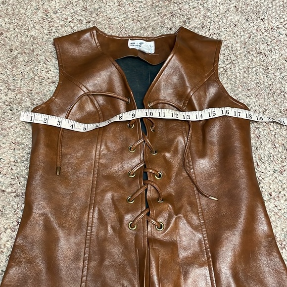Vintage 60s vegan leather mini with criss cross lace front fasten - Picture 4 of 9